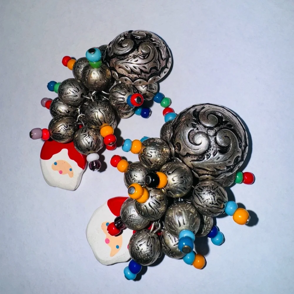 VINTAGE SILVER-TONED CHUNKY CHRISTMAS SANTA CLAUS FACE EARRINGS 80s STYLE